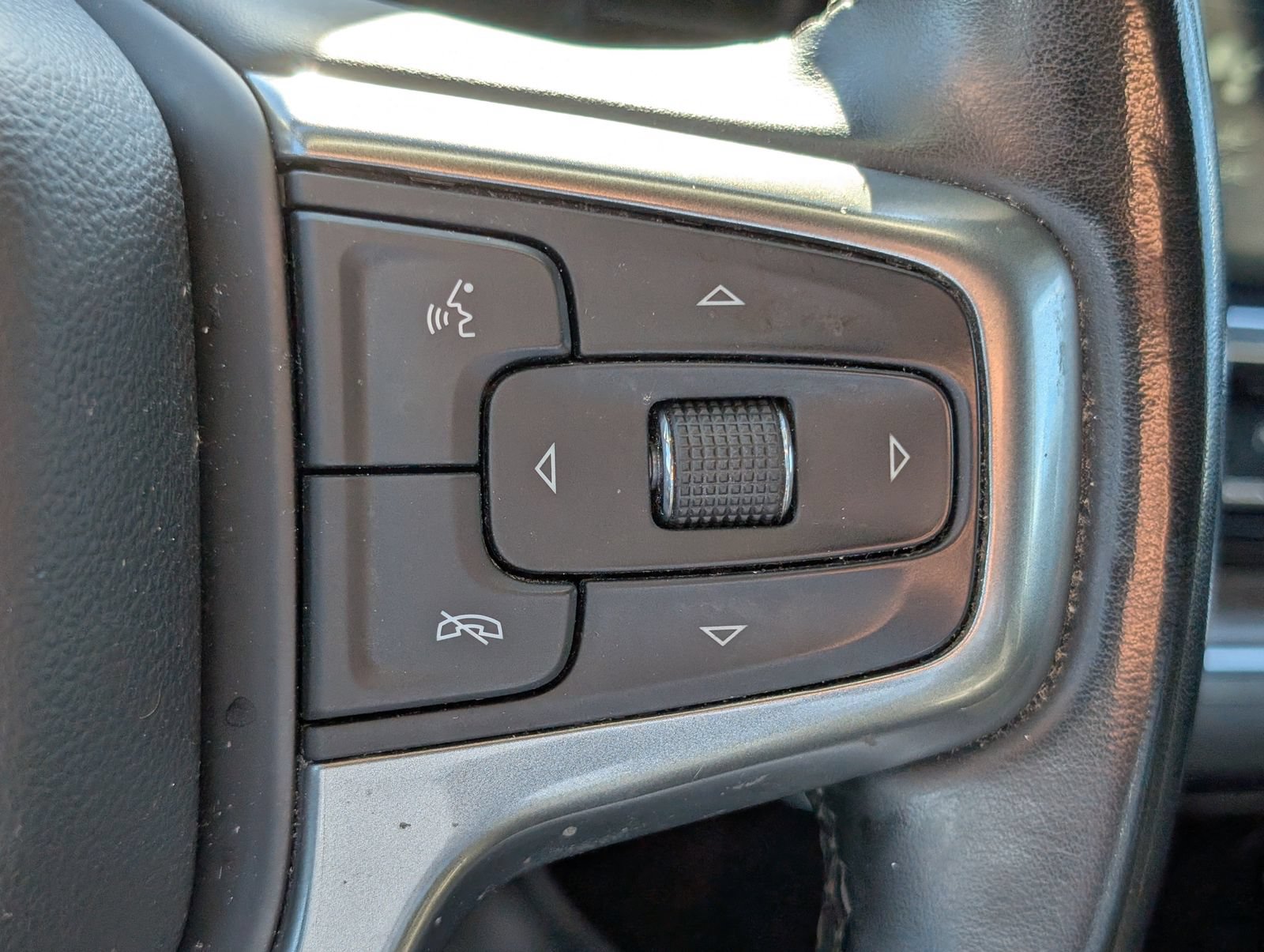 Used 2024 Chevrolet Silverado 1500 LT AWD/4WD image 23