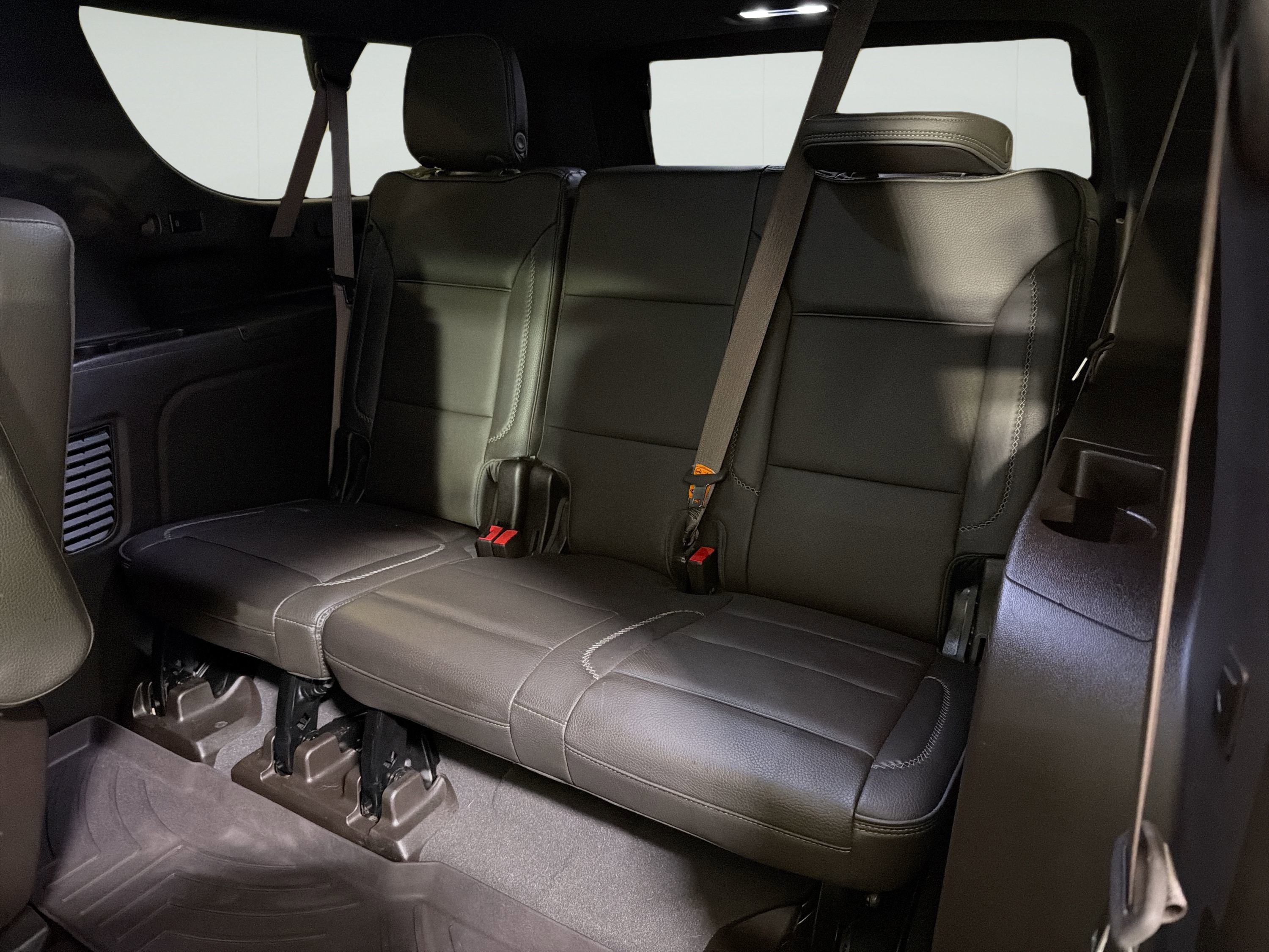Used 2023 GMC Yukon XL Denali AWD/4WD image 25