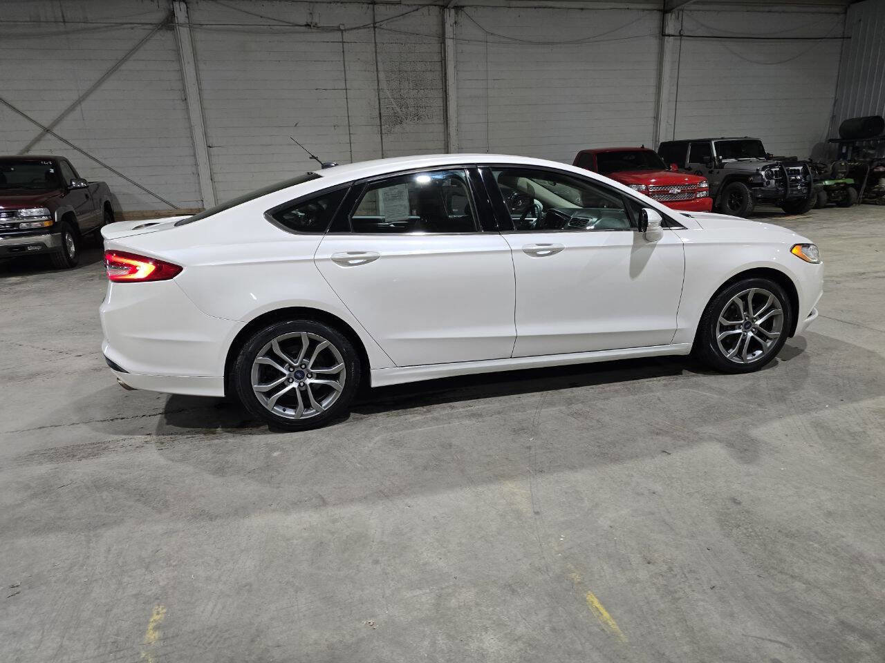 Used 2017 Ford Fusion SE w/ Equipment Group 201A image 15