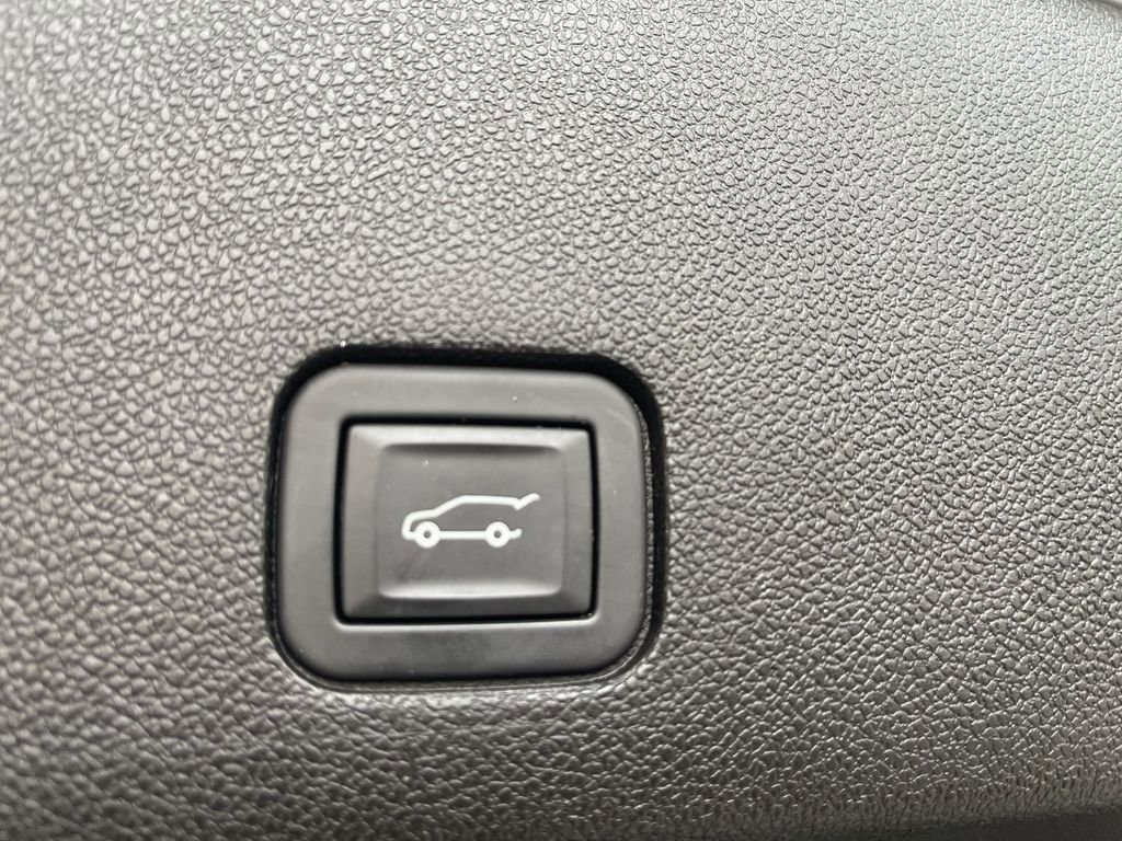 Certified 2024 Cadillac XT6 Premium Luxury w/ LPO, Floor Liner Package image 8