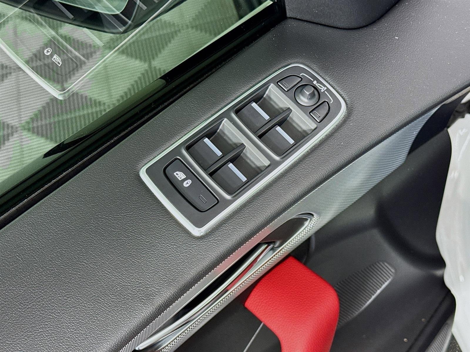 Used 2017 Jaguar F-PACE S image 21