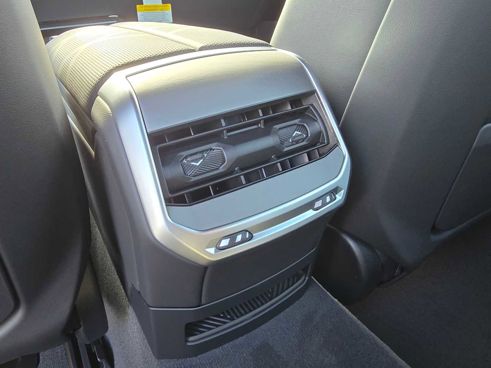 New 2025 BMW i7 xDrive60 image 19