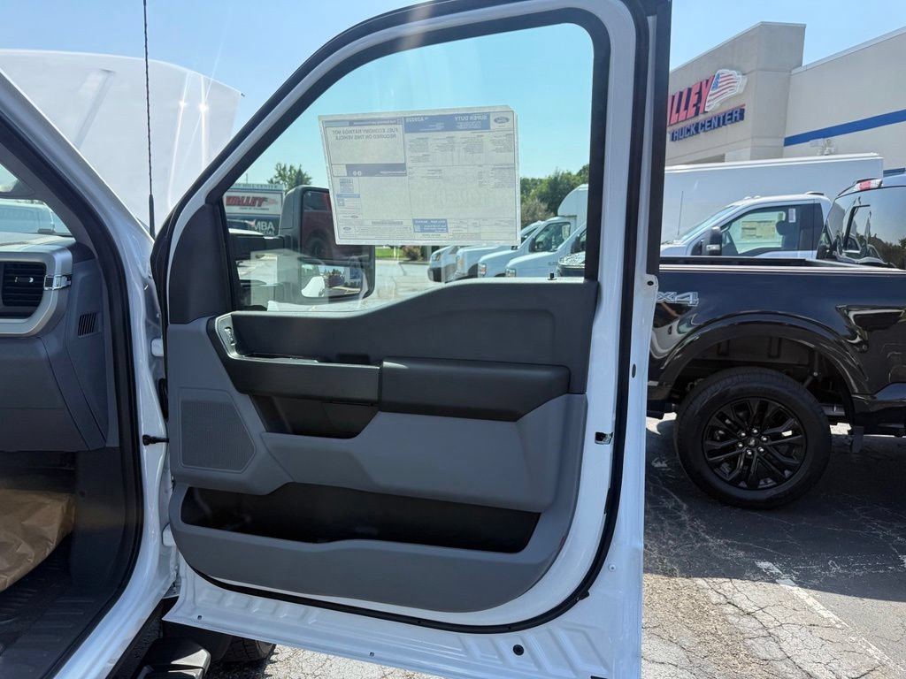 New 2026 Ford F550 2WD Regular Cab Super Duty image 39