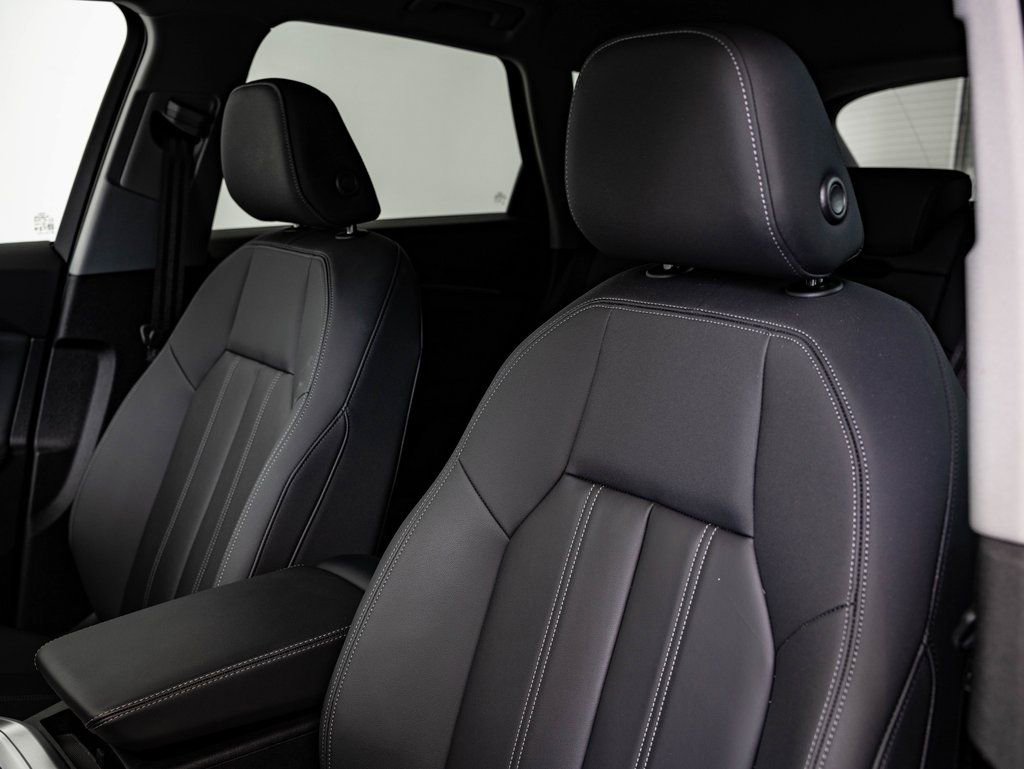 Certified 2025 Audi Q5 Premium w/ 19" Wheel Package image 23