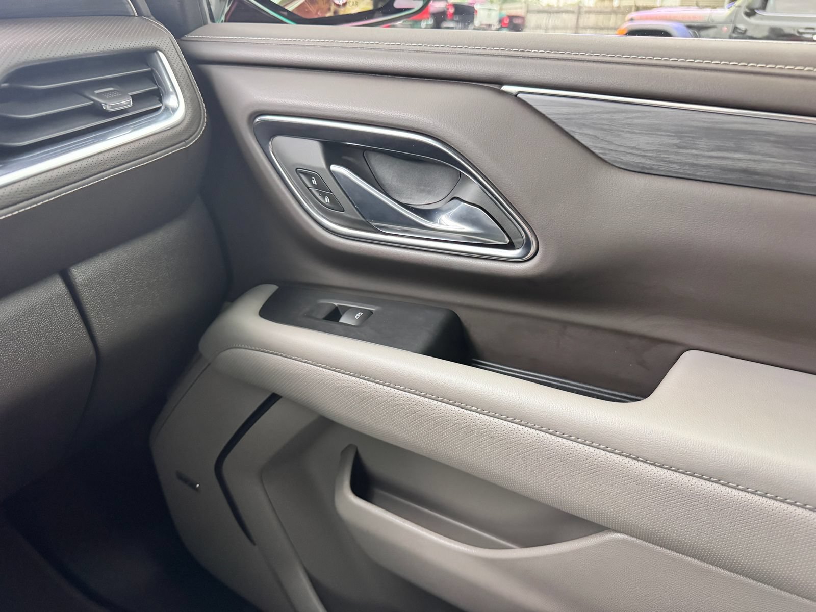 Used 2023 GMC Yukon XL SLT w/ SLT Luxury Package AWD/4WD image 25