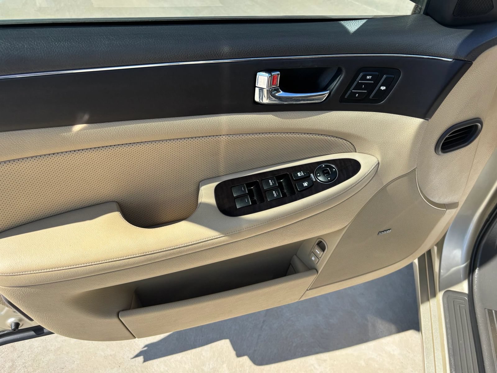 Used 2009 Hyundai Genesis 3.8 w/ Premium Plus Pkg 3 RWD image 11