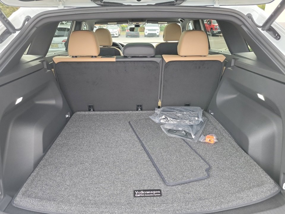 New 2026 Volkswagen Atlas Cross Sport SEL R-Line image 15