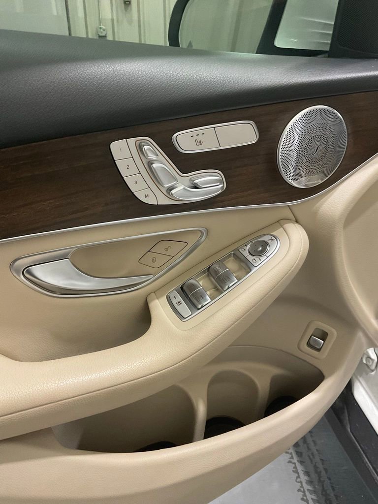 Used 2020 Mercedes-Benz GLC 300 image 7