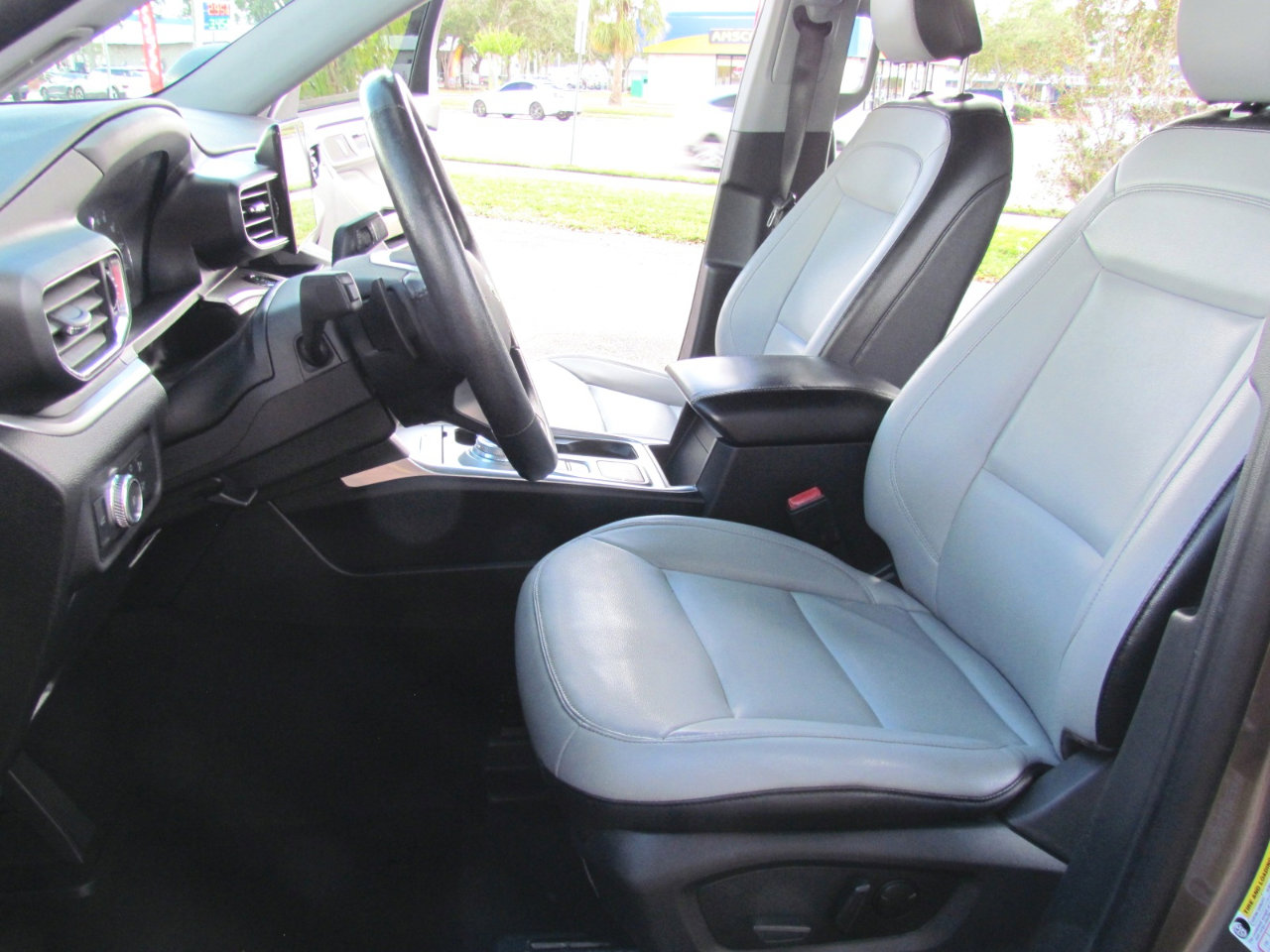 Used 2021 Ford Explorer XLT w/ Equipment Group 202A image 14