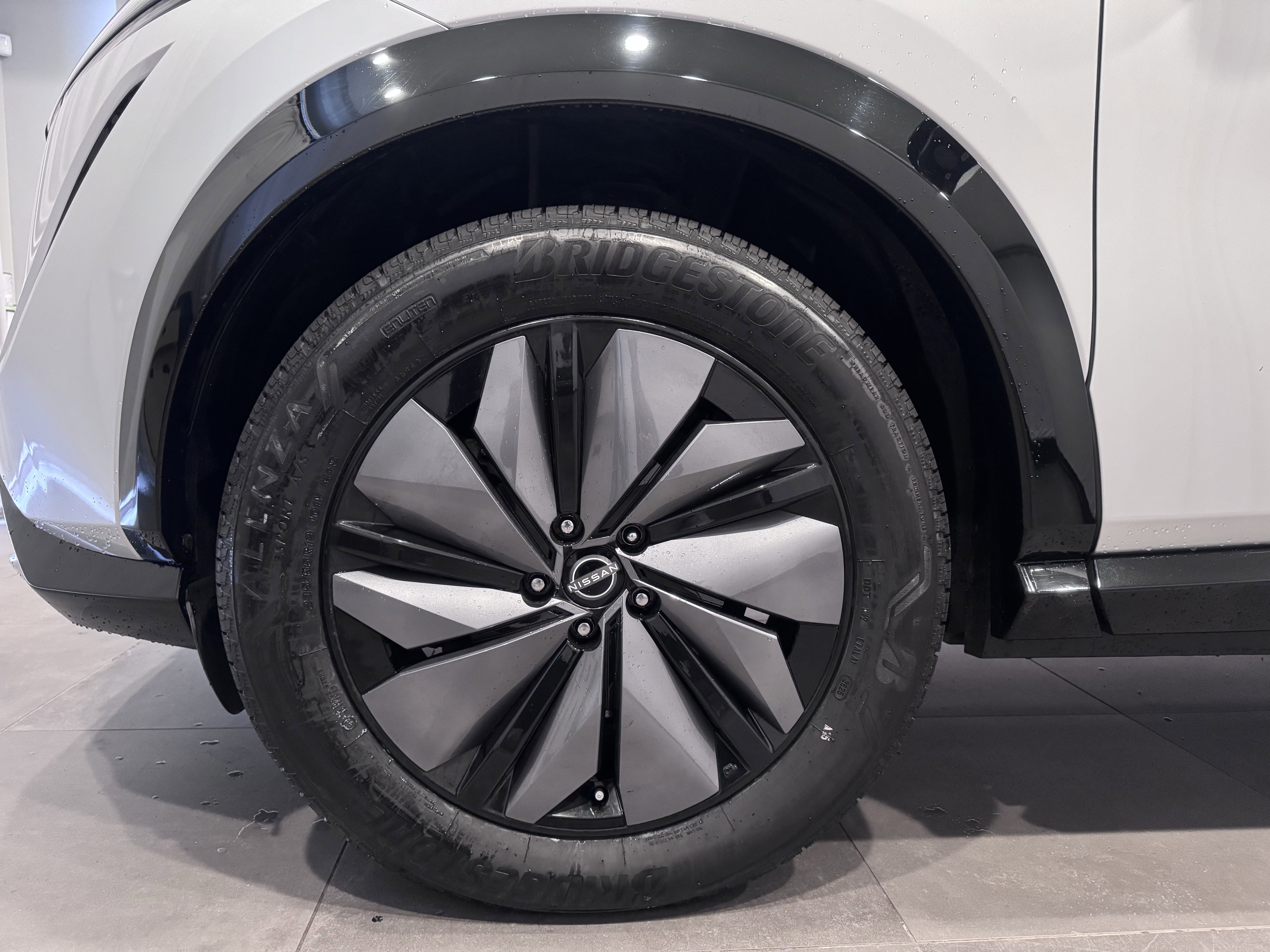 Used 2023 Nissan Ariya AWD image 8
