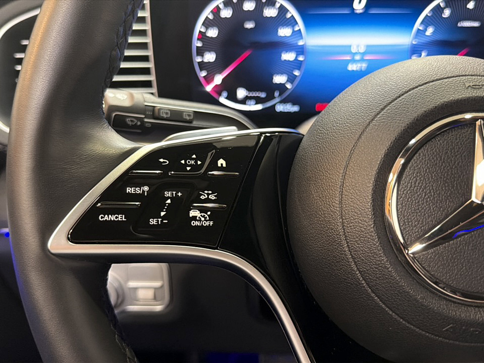 Certified 2025 Mercedes-Benz GLS 450 4MATIC image 23