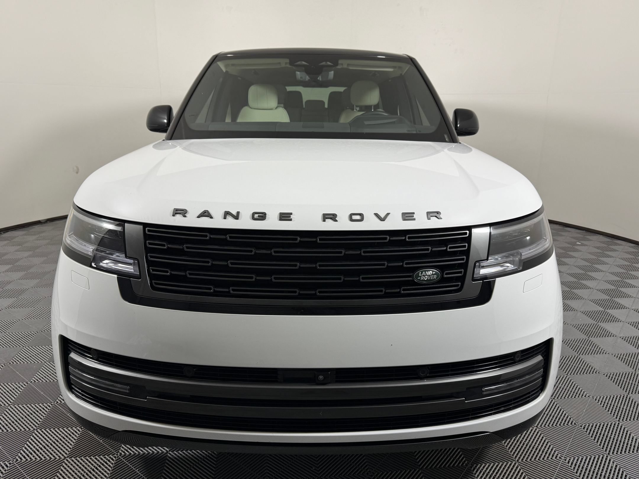 Used 2024 Land Rover Range Rover Long Wheelbase SE AWD/4WD image 7