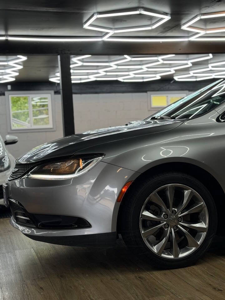 Used 2015 Chrysler 200 S FWD image 4
