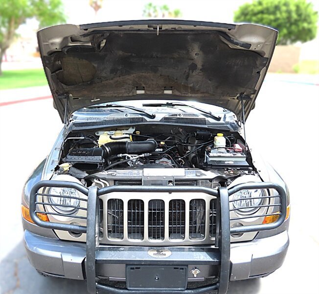 Used 2006 Jeep Liberty Sport AWD/4WD image 36