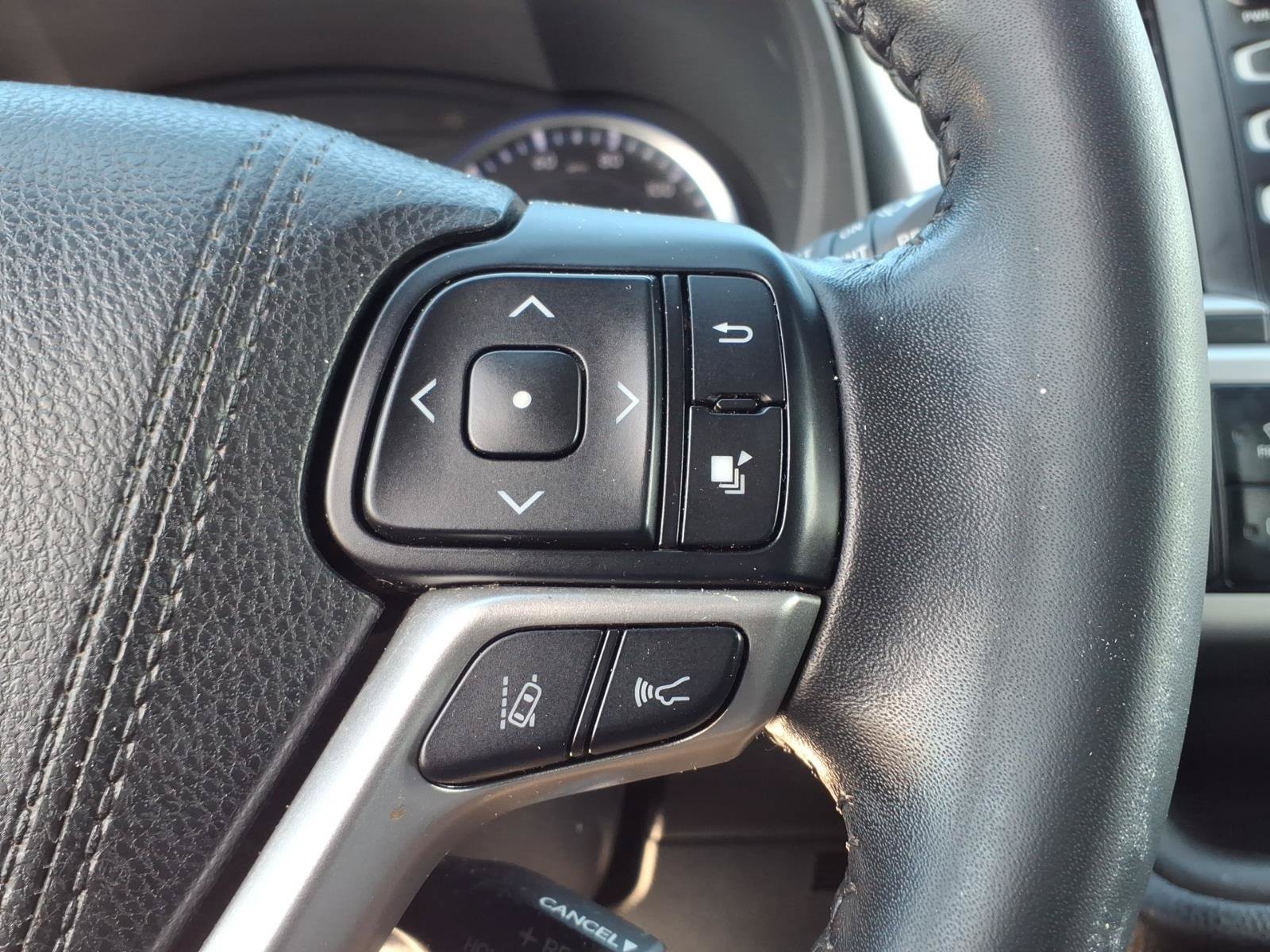 Used 2017 Toyota Highlander SE AWD/4WD image 24