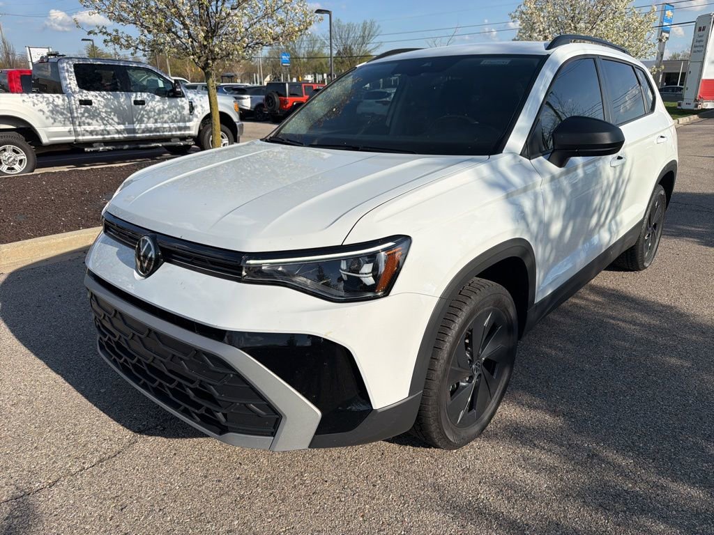 Used 2025 Volkswagen Taos S FWD image 1