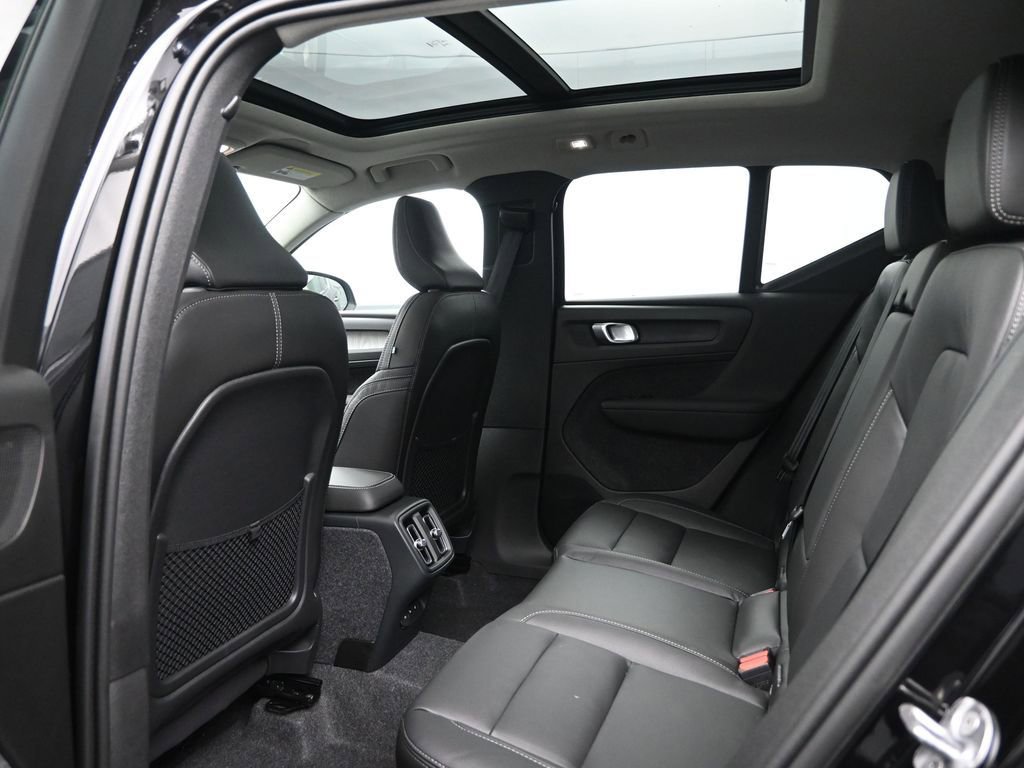 New 2026 Volvo XC40 B5 Plus w/ Protection Package Premier AWD/4WD image 23