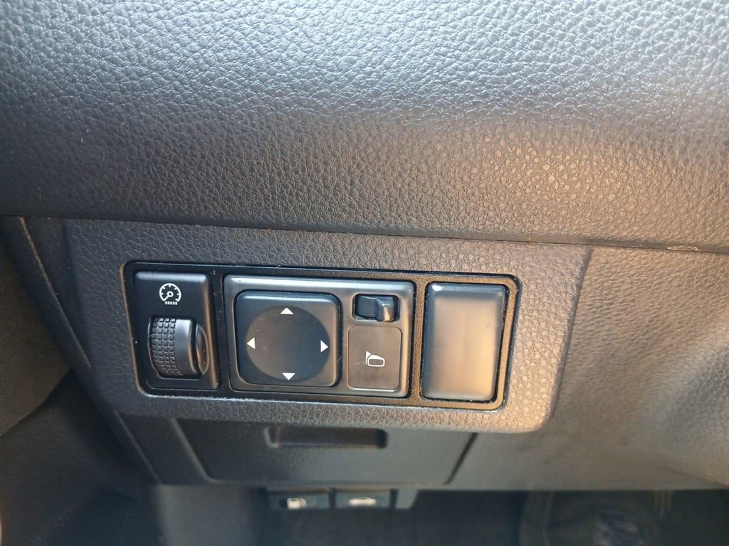 Used 2009 Nissan Versa 1.8 S w/ PWR Pkg FWD image 21
