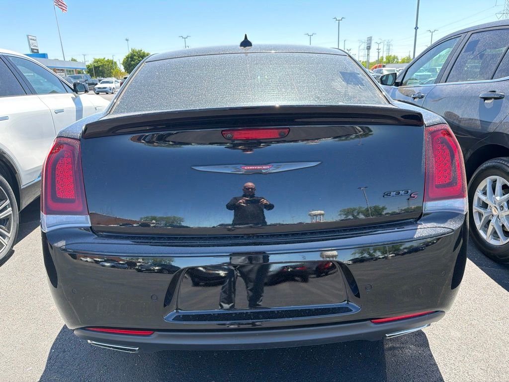 Used 2021 Chrysler 300 S w/ S Model Appearance Package RWD image 4