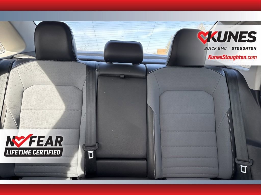 Used 2025 Volkswagen Jetta SE image 34