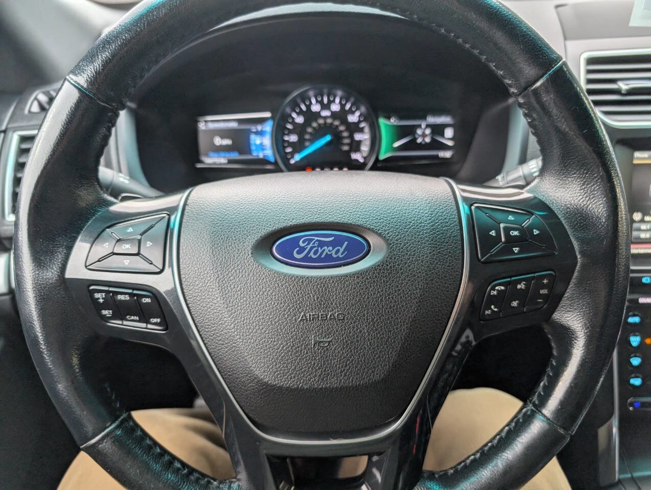 Used 2016 Ford Explorer Limited image 23