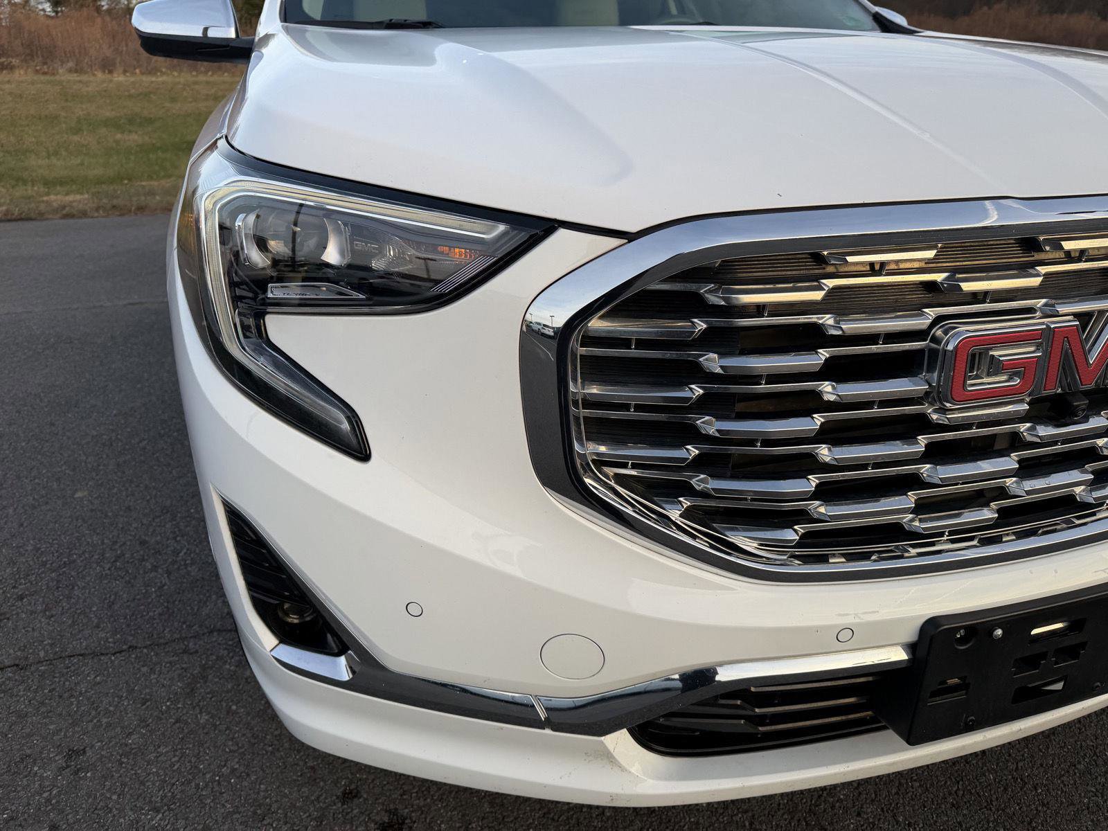 Used 2018 GMC Terrain Denali w/ Advanced Safety Package image 12