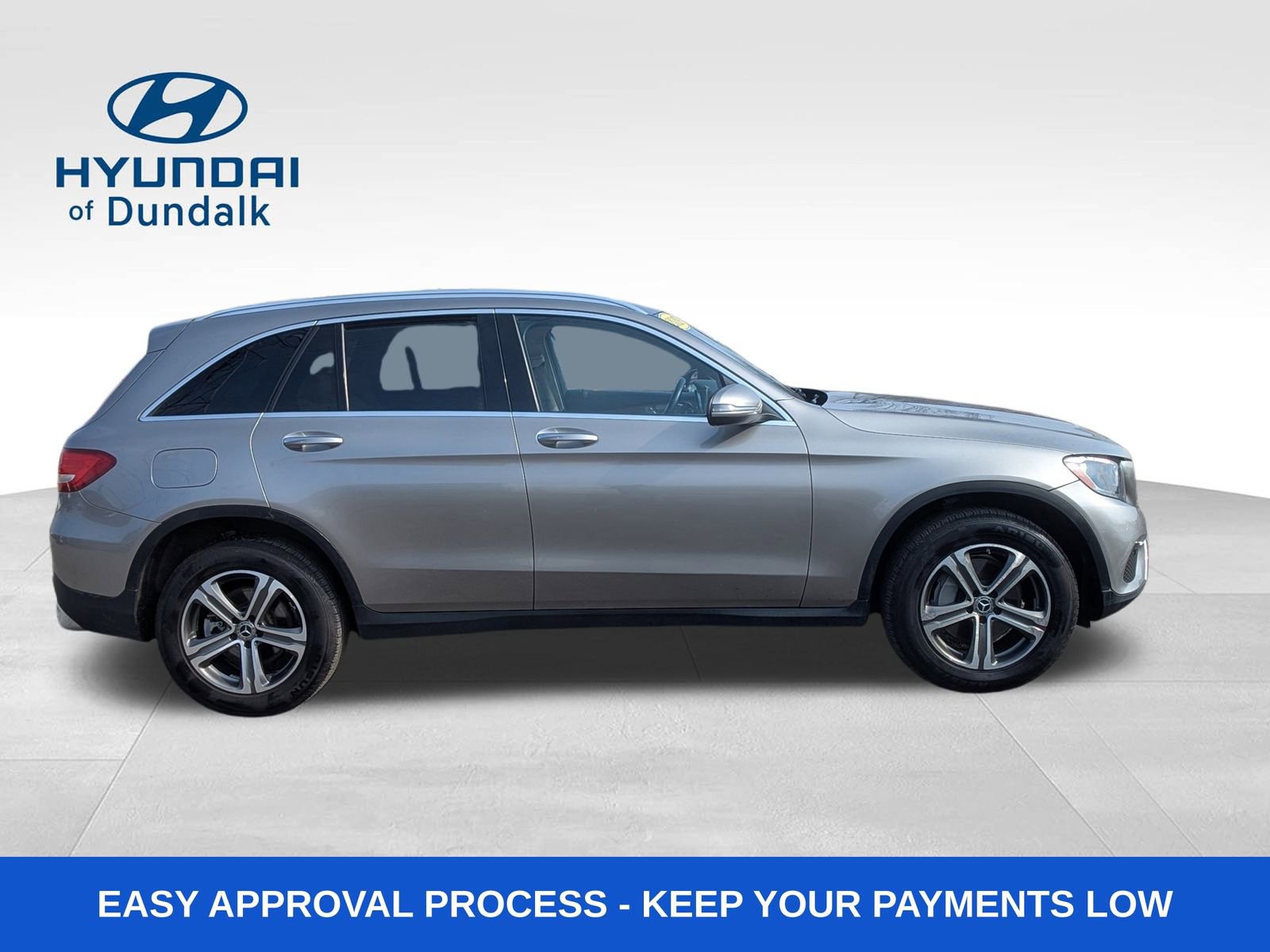 Used 2019 Mercedes-Benz GLC 300 4MATIC w/ Premium Package image 10