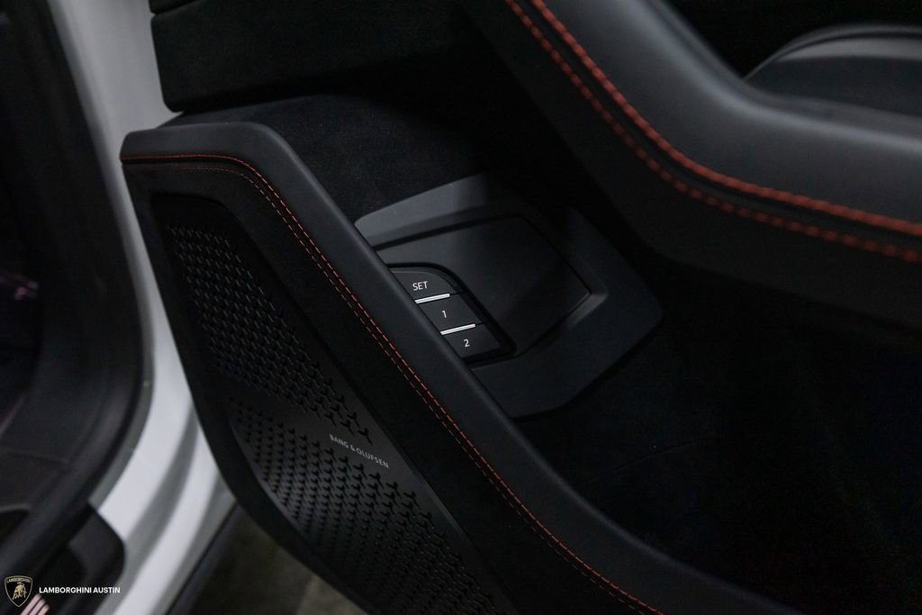 Used 2023 Lamborghini Urus Performante AWD/4WD image 45