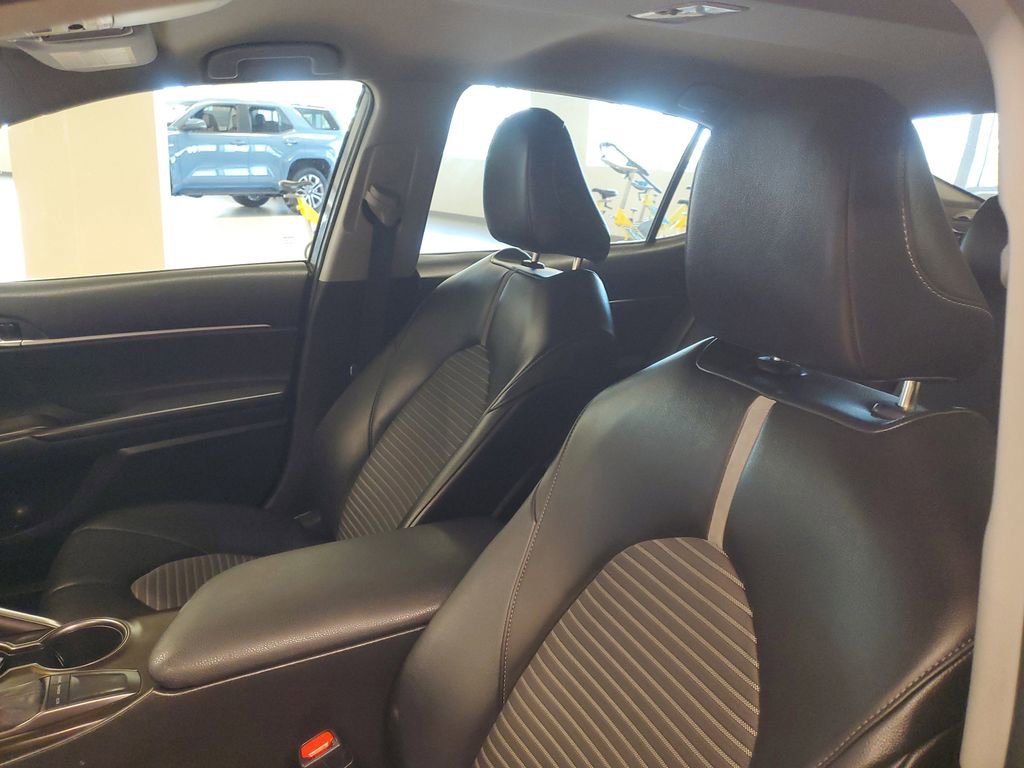 Used 2022 Toyota Camry SE image 16
