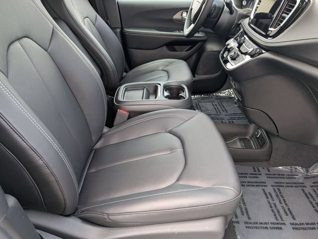 New 2027 Chrysler Pacifica Select FWD image 31