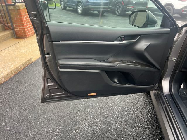 Used 2022 Toyota Camry XLE FWD image 8