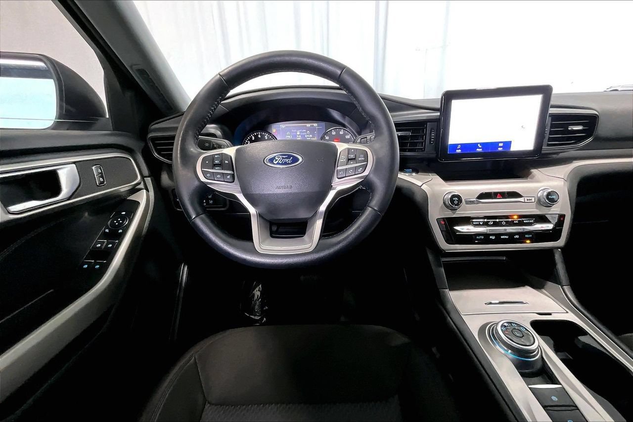 Certified 2023 Ford Explorer XLT RWD image 4