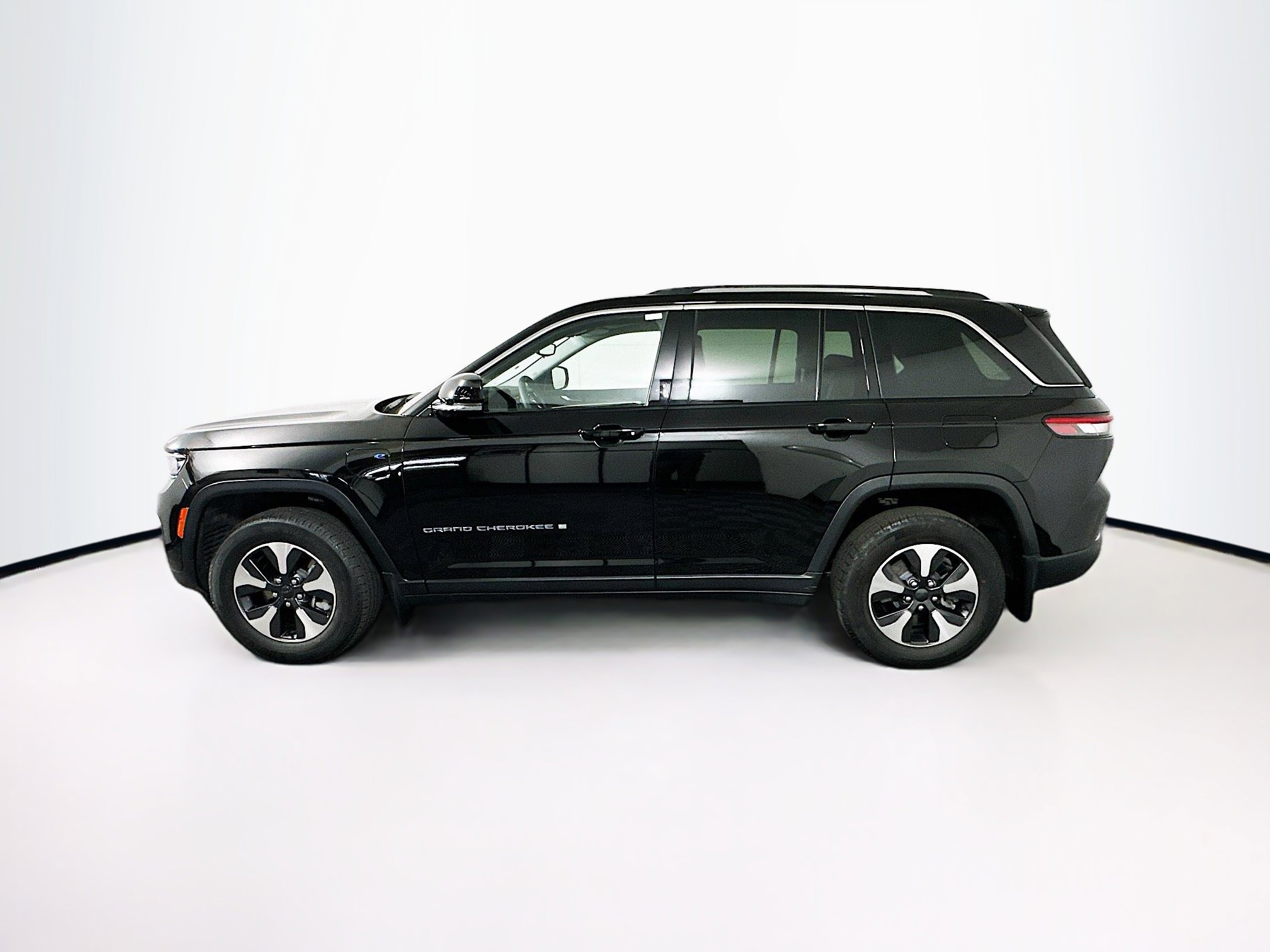 Used 2022 Jeep Grand Cherokee Limited 4xe w/ MOPAR Finishing Package image 4