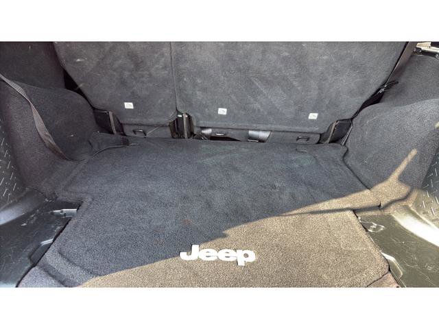 Used 2017 Jeep Wrangler Unlimited Rubicon w/ Connectivity Group image 17