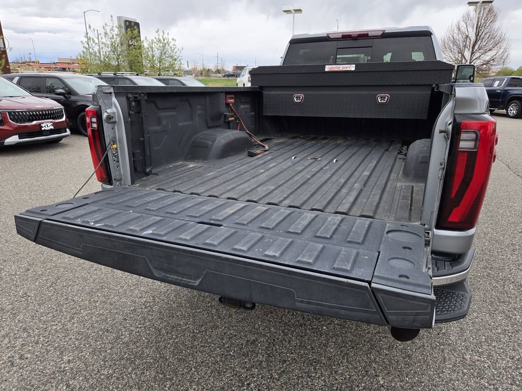 Used 2024 GMC Sierra 3500 SLT w/ SLT Premium Package AWD/4WD image 9