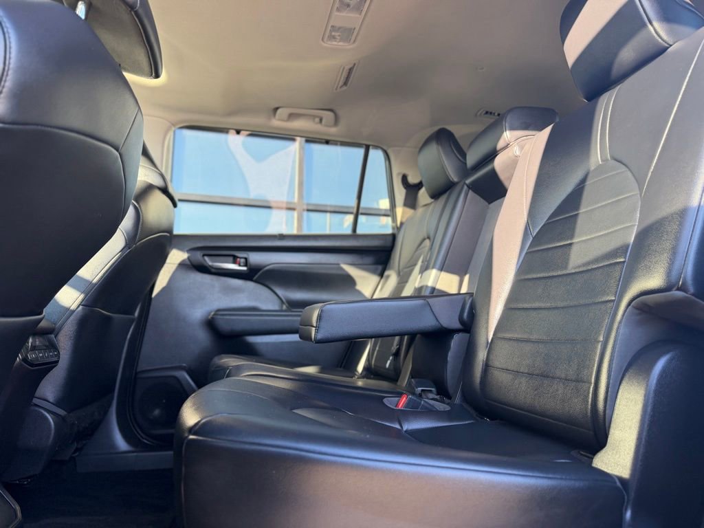 Used 2022 Toyota Highlander XLE image 23