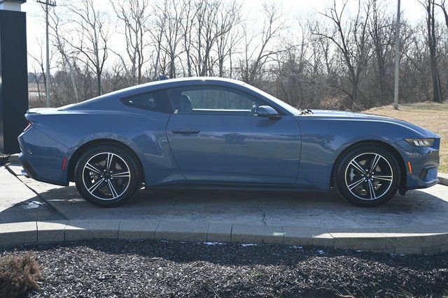 Used 2024 Ford Mustang Premium image 4