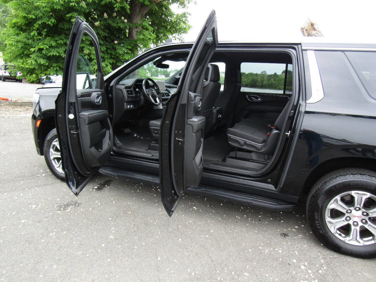 Used 2022 GMC Yukon XL SLE AWD/4WD image 24