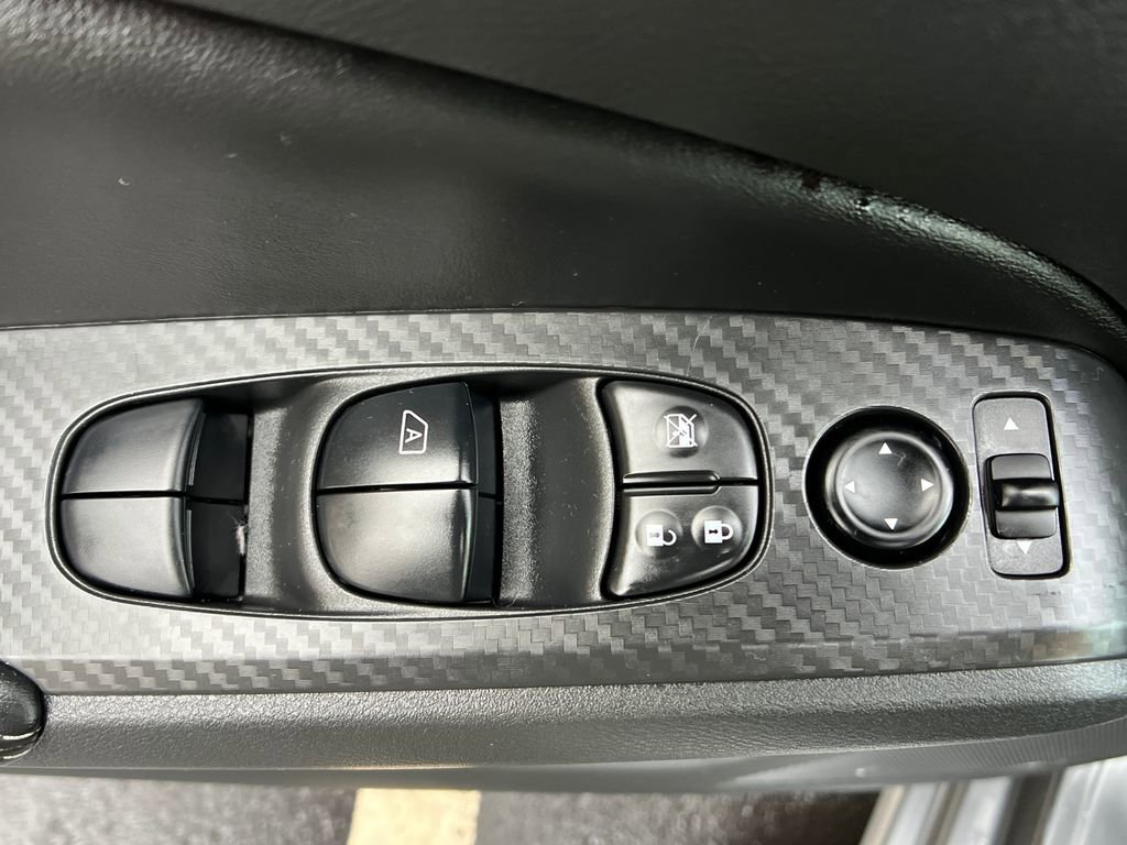 Used 2024 Nissan Altima 2.5 SV image 12