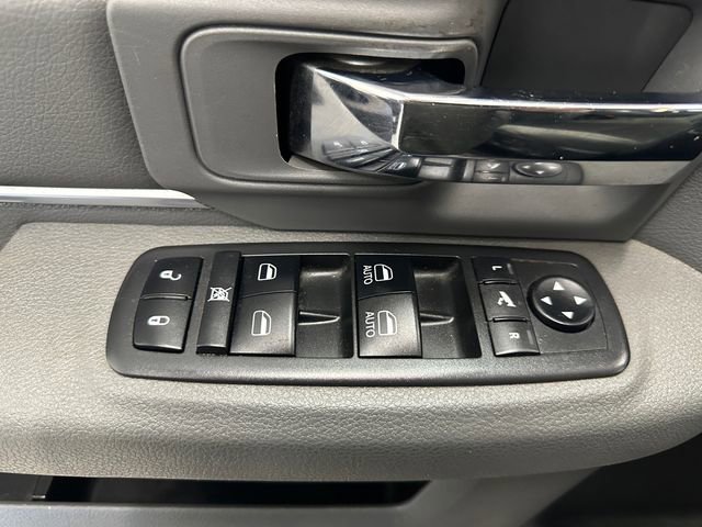 Used 2019 RAM 1500 Classic SLT w/ Luxury Group image 21