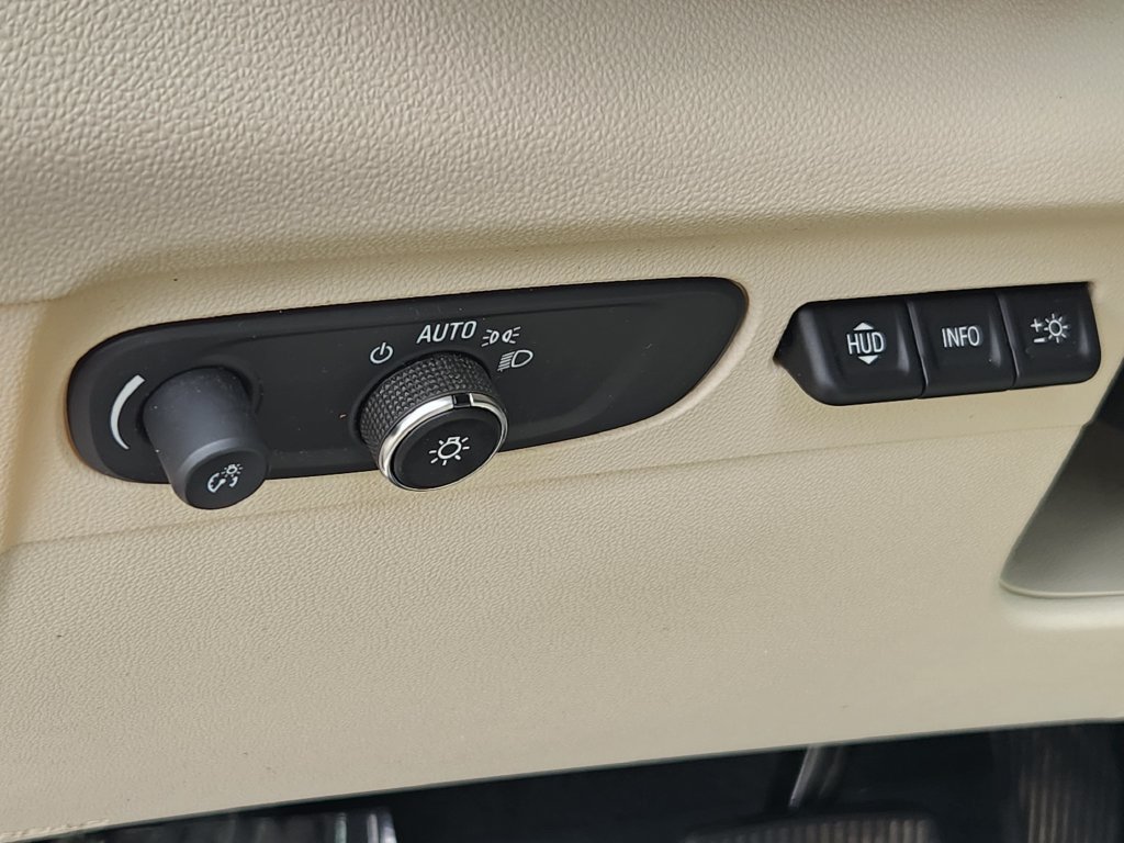 Used 2021 Buick Envision Avenir w/ Technology Package II AWD/4WD image 12