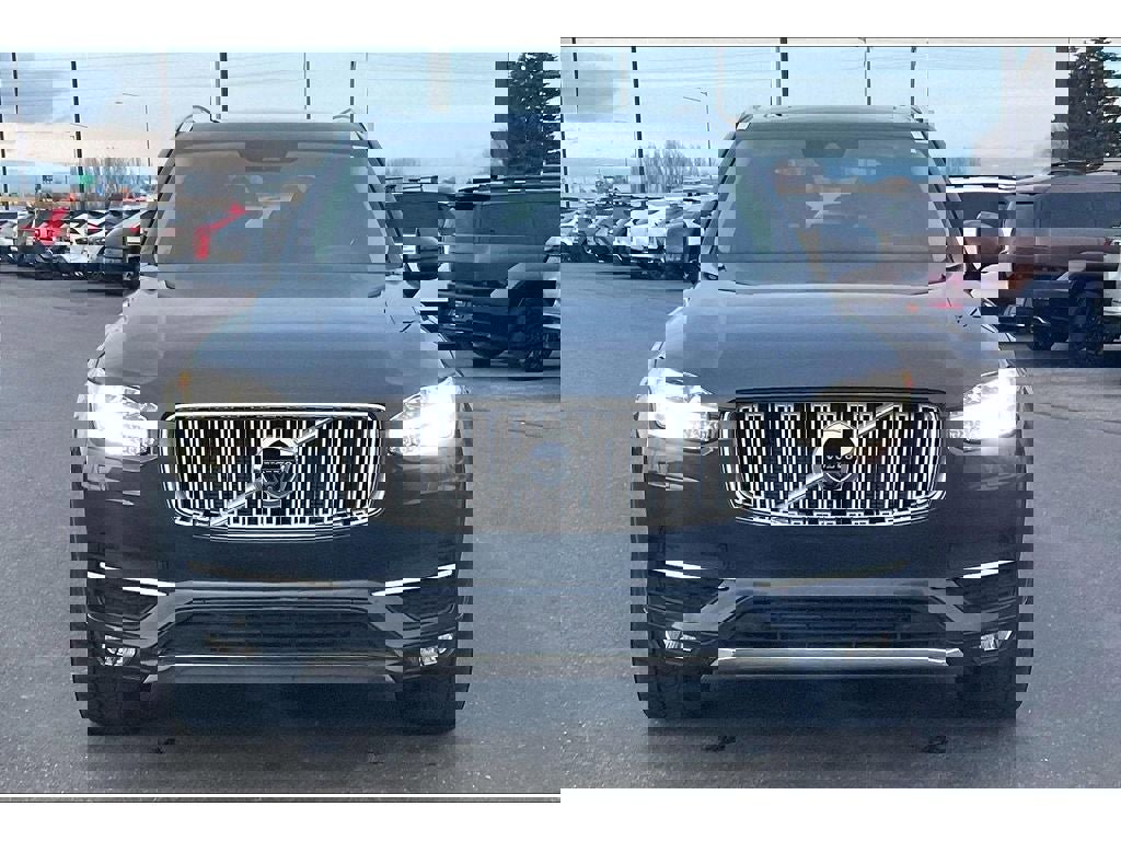 Used 2017 Volvo XC90 T6 Inscription w/ Vision Package image 3