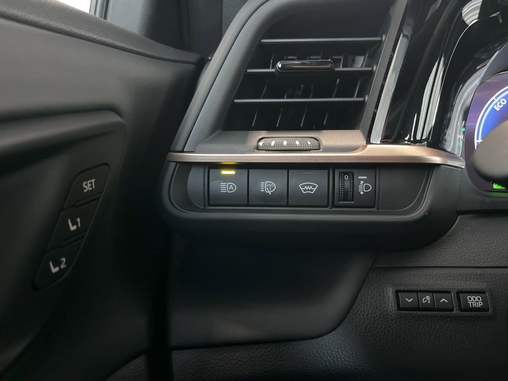 Used 2025 Toyota Crown Signia image 13