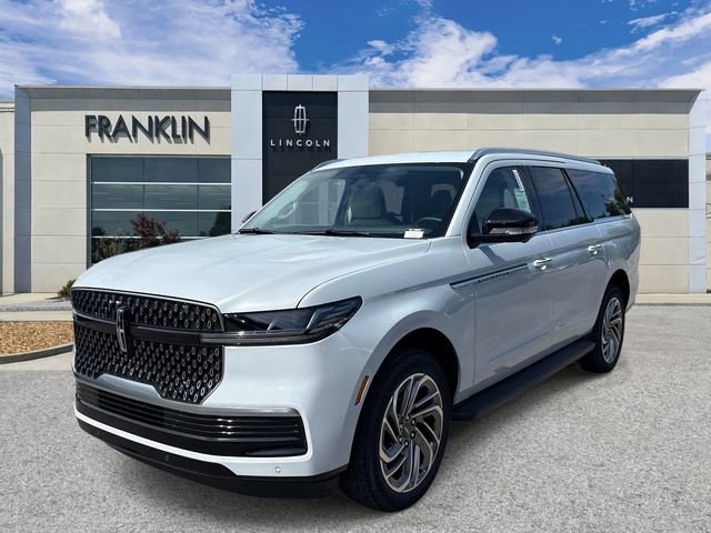 New 2026 Lincoln Navigator L Premier AWD/4WD image 3