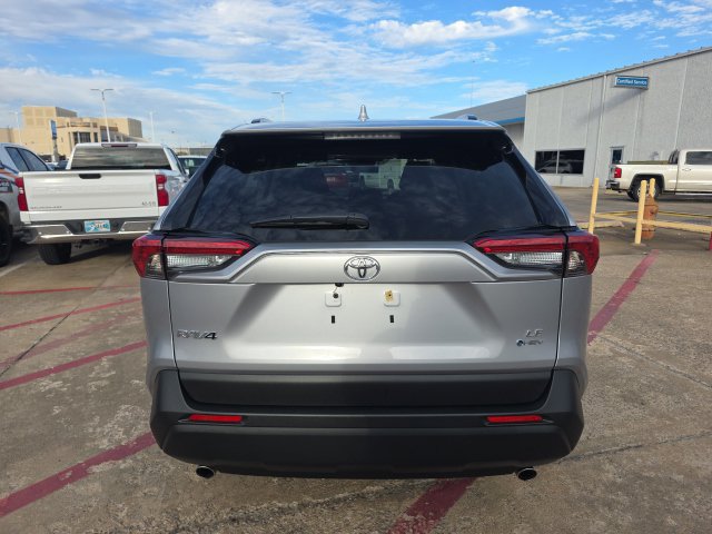 Used 2025 Toyota RAV4 LE AWD/4WD image 4