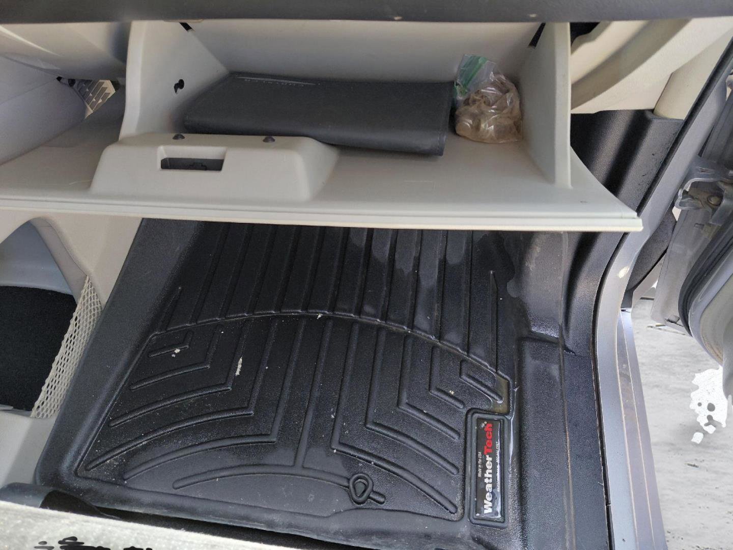 Used 2015 Chrysler Town & Country Touring FWD image 12