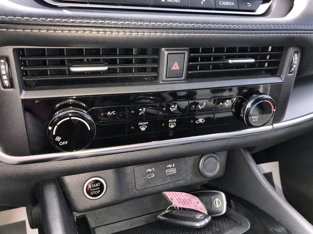 Used 2023 Nissan Rogue S image 18