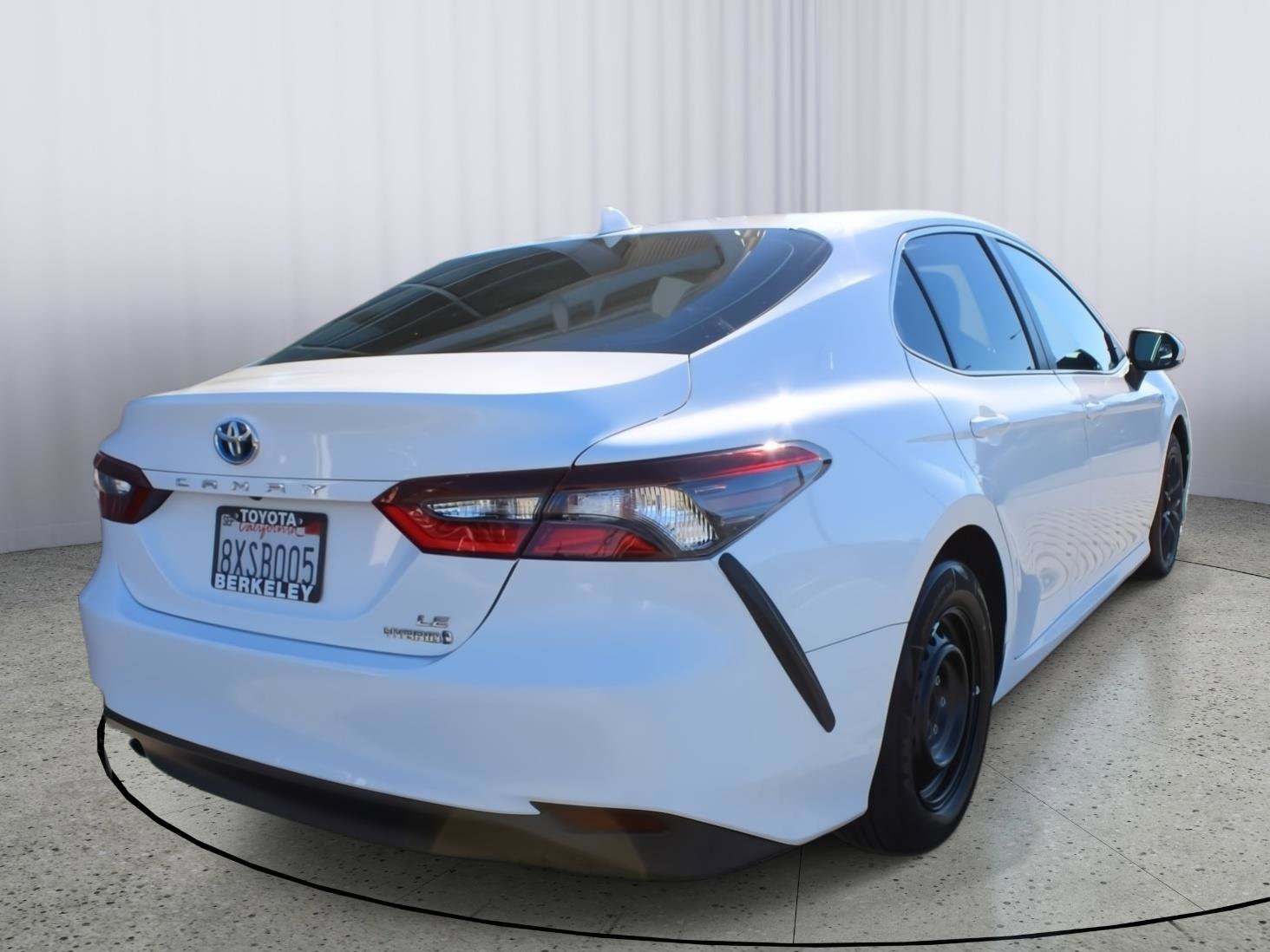 Used 2021 Toyota Camry LE image 8