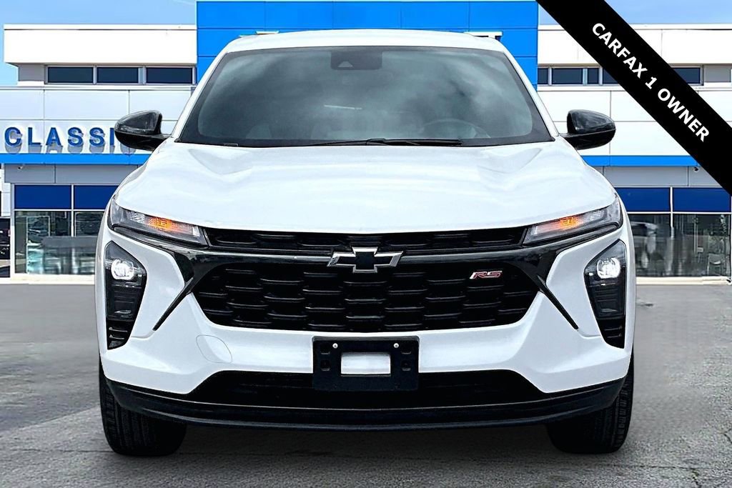 Used 2024 Chevrolet Trax RS image 2