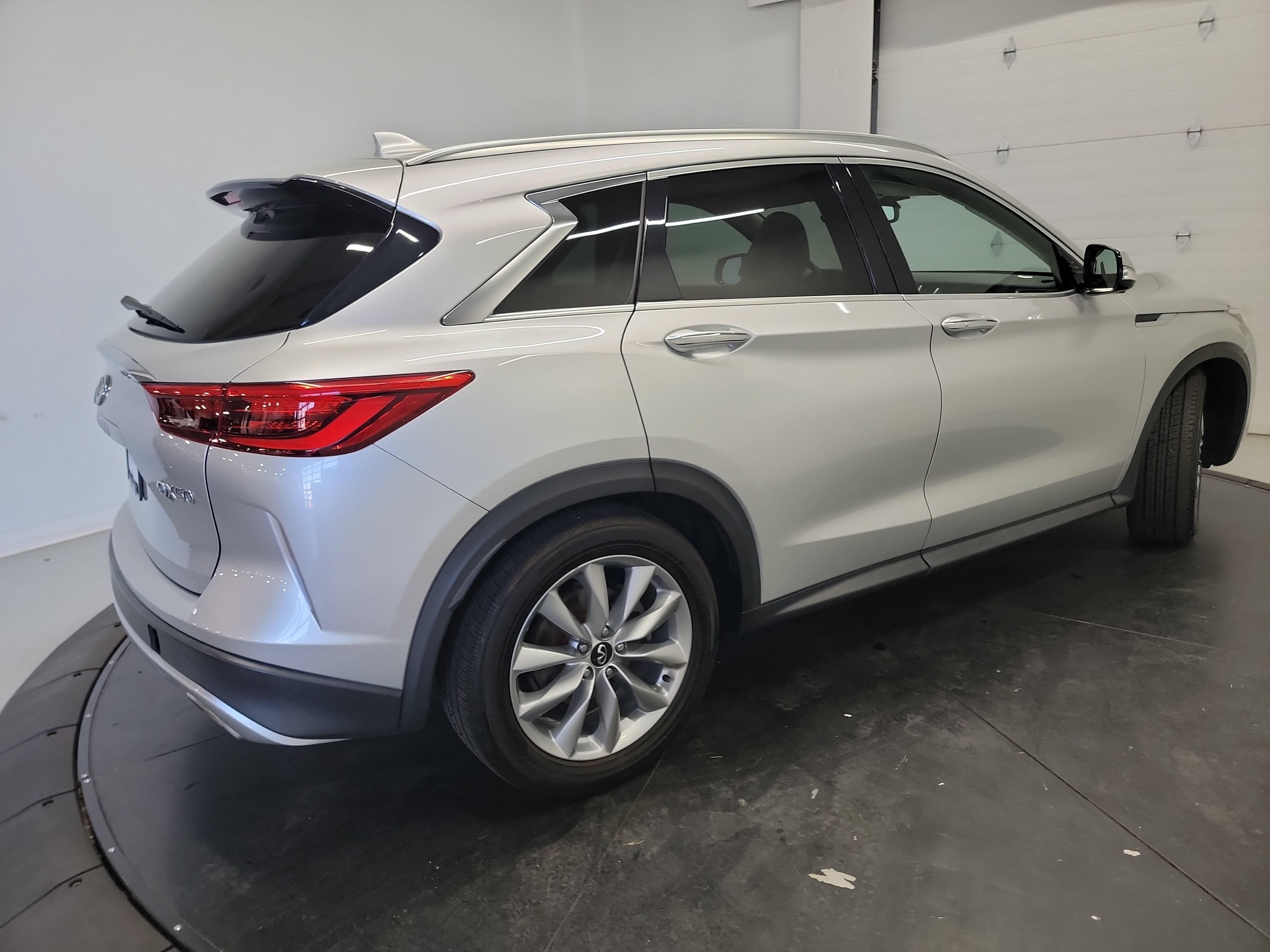 Used 2020 INFINITI QX50 Essential AWD/4WD image 9